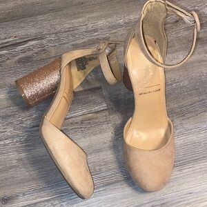 NWOT Nude Ankle Strap Champagne Glitter Heeled Close Toe Shoes 9